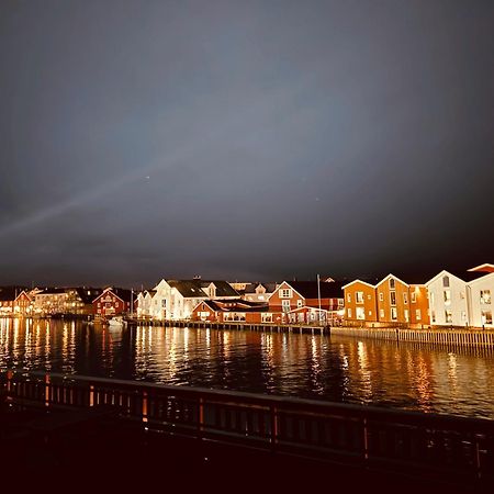 Finnholmen Brygge Henningsvær Buitenkant foto