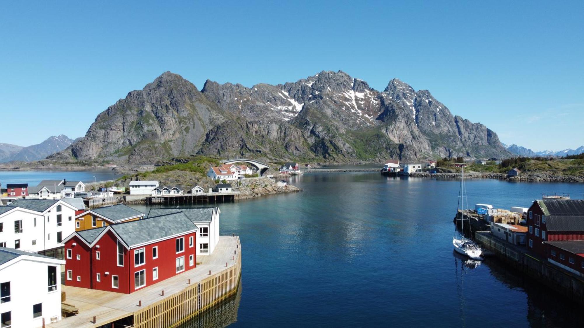 Finnholmen Brygge Henningsvær Buitenkant foto