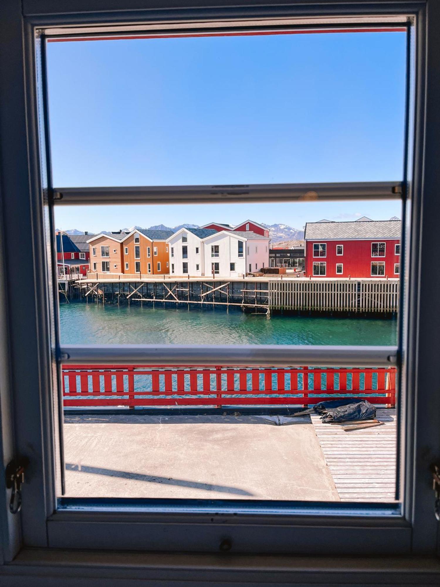 Finnholmen Brygge Henningsvær Buitenkant foto