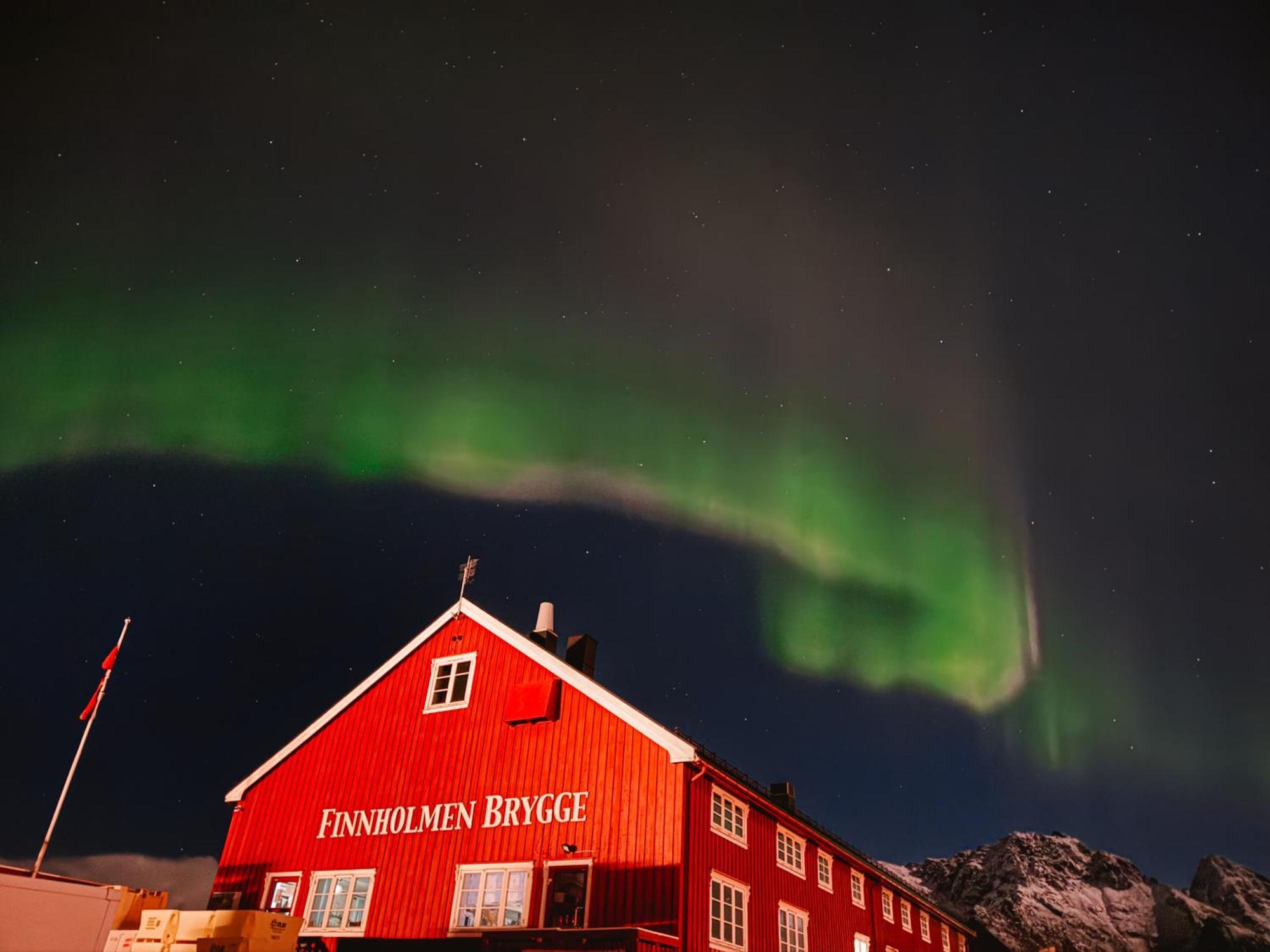 Finnholmen Brygge Henningsvær Buitenkant foto