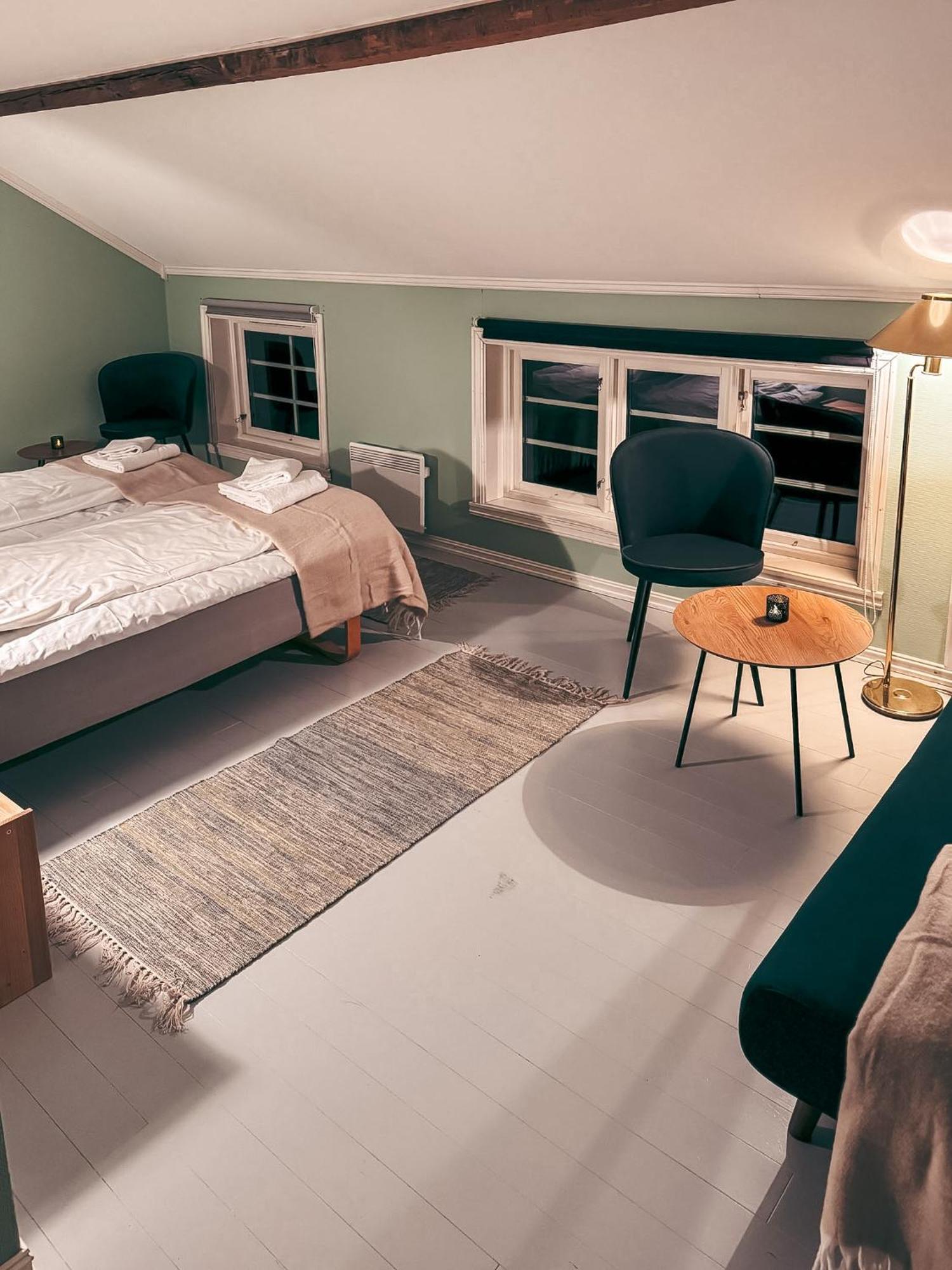 Finnholmen Brygge Henningsvær Buitenkant foto