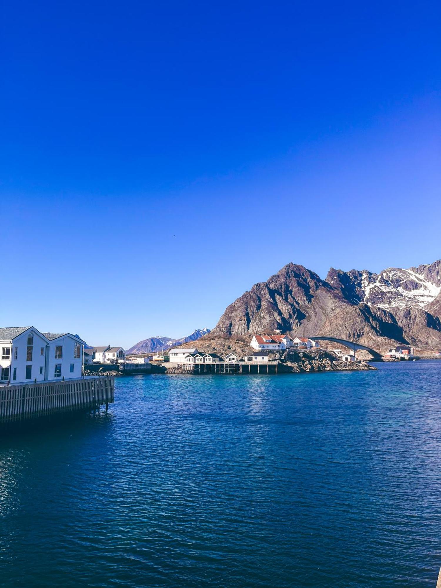 Finnholmen Brygge Henningsvær Buitenkant foto